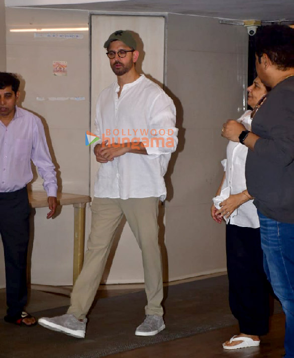 photos hrithik roshan sania mirza and others snapped at farah khans residence 4