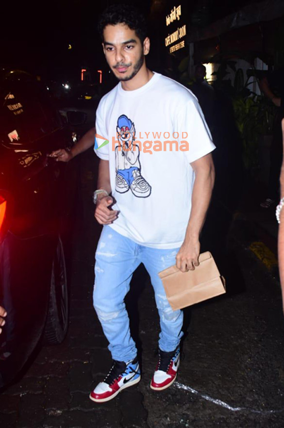 photos ishaan khatter snapped at izumi in bandra 4