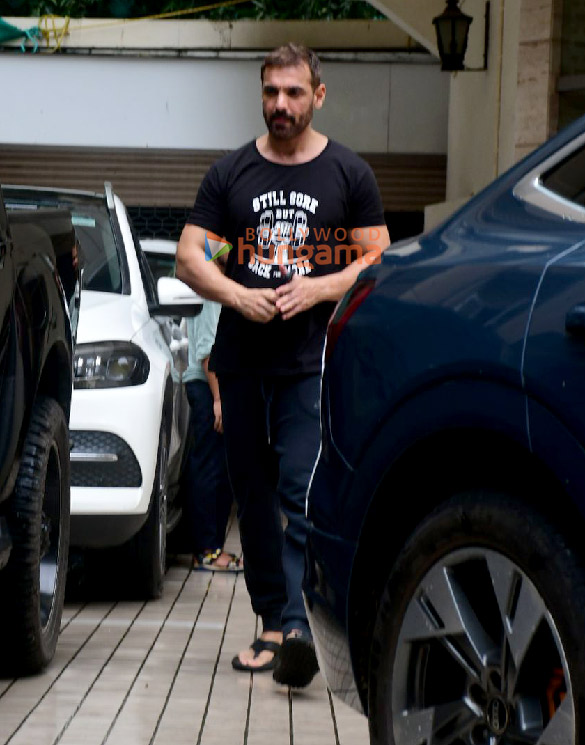 Photos: John Abraham spotted at a dubbing studio in Khar Photos: John Abraham spotted at a dubbing studio in Khar