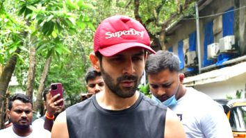 Photos: Kartik Aaryan snapped outside the gym in Juhu