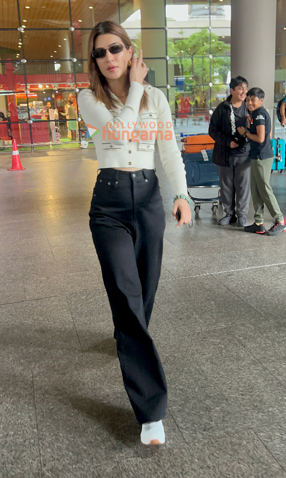 photos kriti sanon ankita lokhande and yo yo honey singh snapped at the airport 4