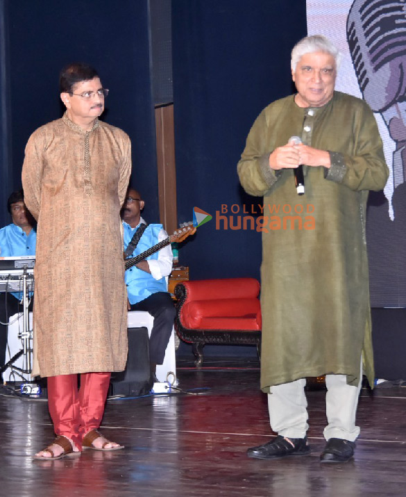 photos neil nitin mukesh sonu nigam javed akhtar udit narayan anu malik and others attend isamras event to pay tribute to legendary singer mukesh 5