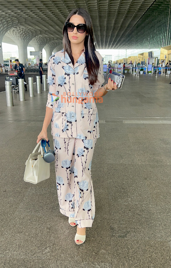 Photos: Nora Fatehi and Sonu Sood snapped at the airport Photos: Nora Fatehi and Sonu Sood snapped at the airport