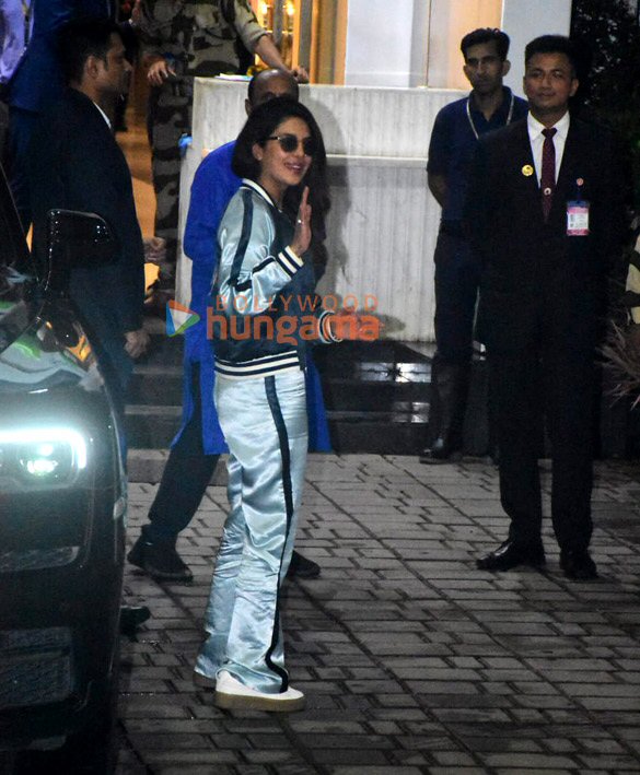 photos priyanka chopra jonas snapped at kalina airport 3 3