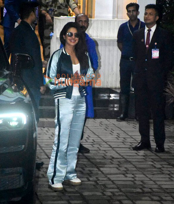 photos priyanka chopra jonas snapped at kalina airport 4 3
