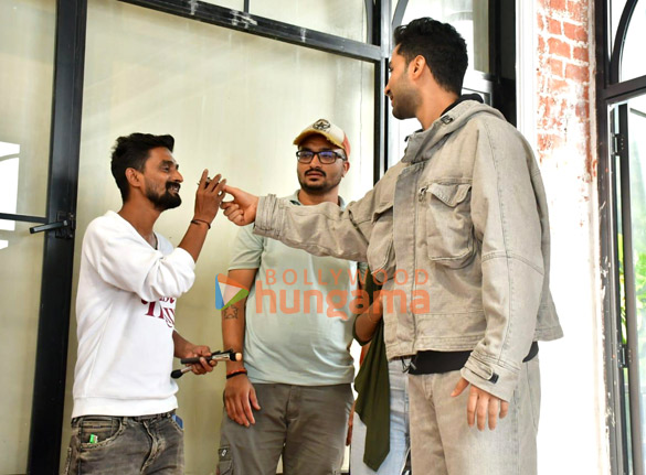 photos raghav juyal celebrates birthday with media 1