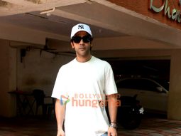 Photos: Rajkummar Rao spotted in Bandra