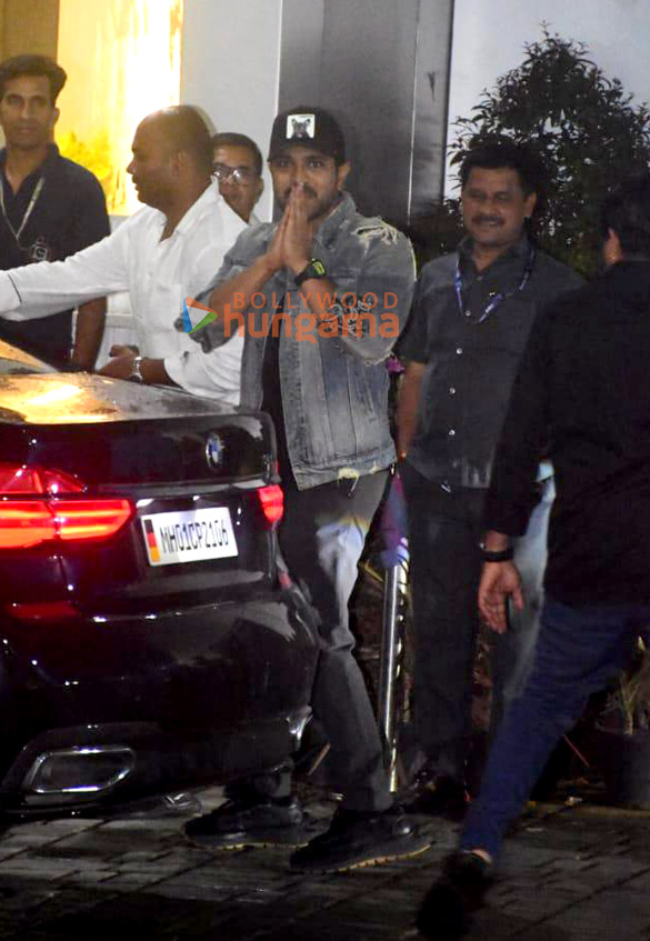 photos ram charan snapped at kalina airport 4