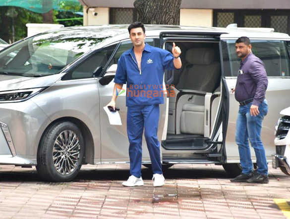 photos ranbir kapoor snapped at sanjay leela bhansalis house in versova 2