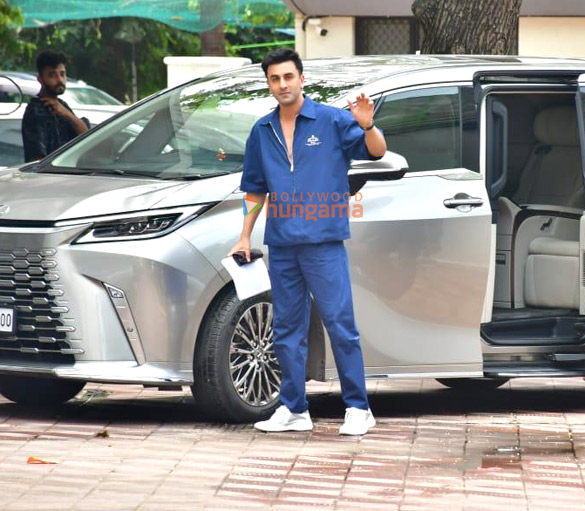 Photos: Ranbir Kapoor snapped at Sanjay Leela Bhansali’s house in Versova Photos: Ranbir Kapoor snapped at Sanjay Leela Bhansali’s house in Versova