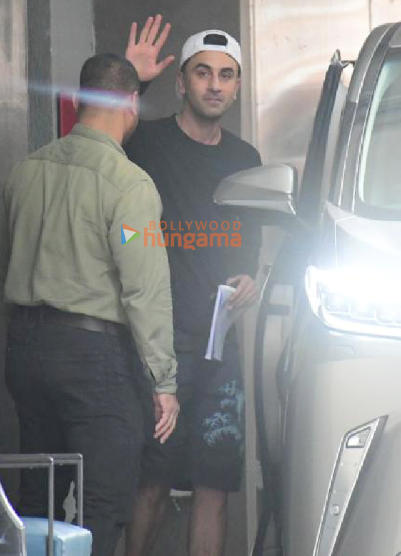 Photos: Ranbir Kapoor snapped in Bandra