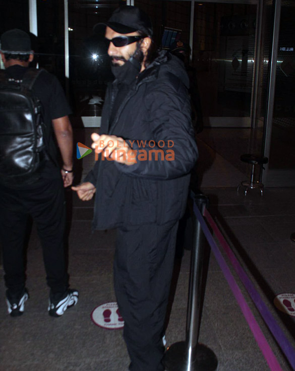 photos ranveer singh snapped at the airport 2 15