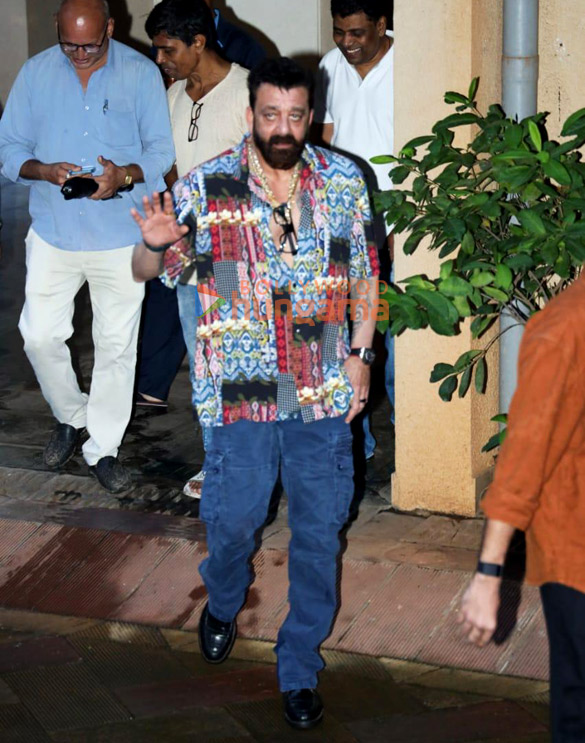 photos sanjay dutt snapped in bandra 1 5