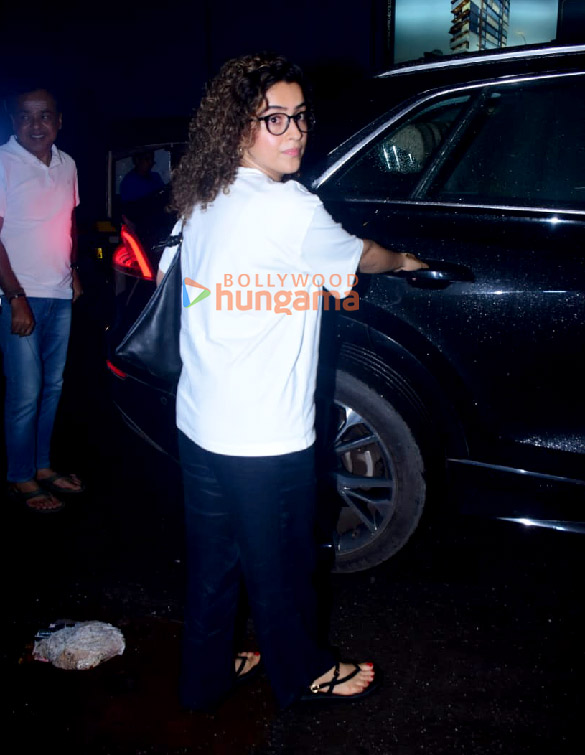 photos sanya malhotra snapped in bandra 4 5