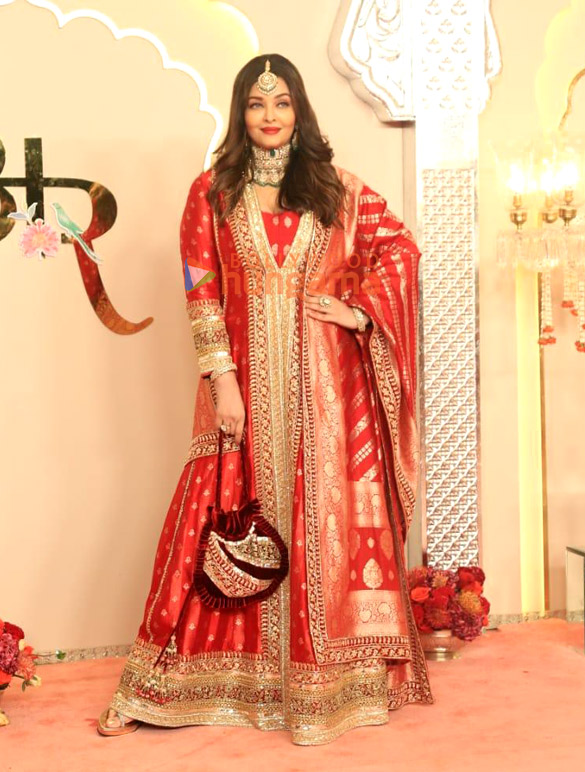 photos shah rukh khan salman khan aishwarya rai bachchan amitabh bachchan janhvi kapoor ananya panday john cena sara ali khan and others attend the wedding ceremony of anant ambani and radhika 7
