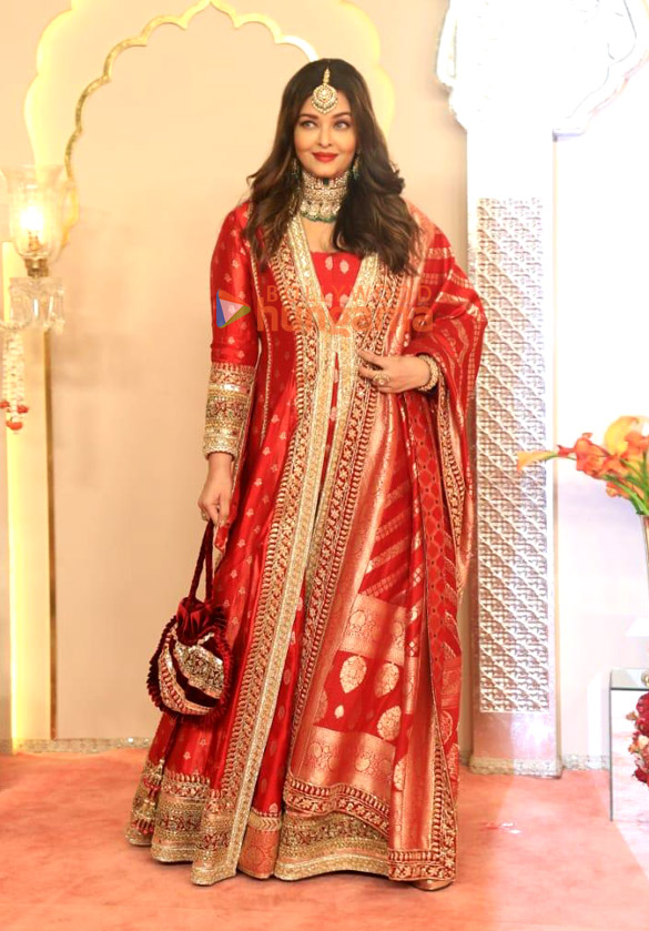 photos shah rukh khan salman khan aishwarya rai bachchan amitabh bachchan janhvi kapoor ananya panday john cena sara ali khan and others attend the wedding ceremony of anant ambani and radhika 8 photos shah rukh khan salman khan aishwarya rai bachchan amitabh bachchan janhvi kapoor ananya panday john cena sara ali khan and others attend the wedding ceremony of anant ambani and radhika 8