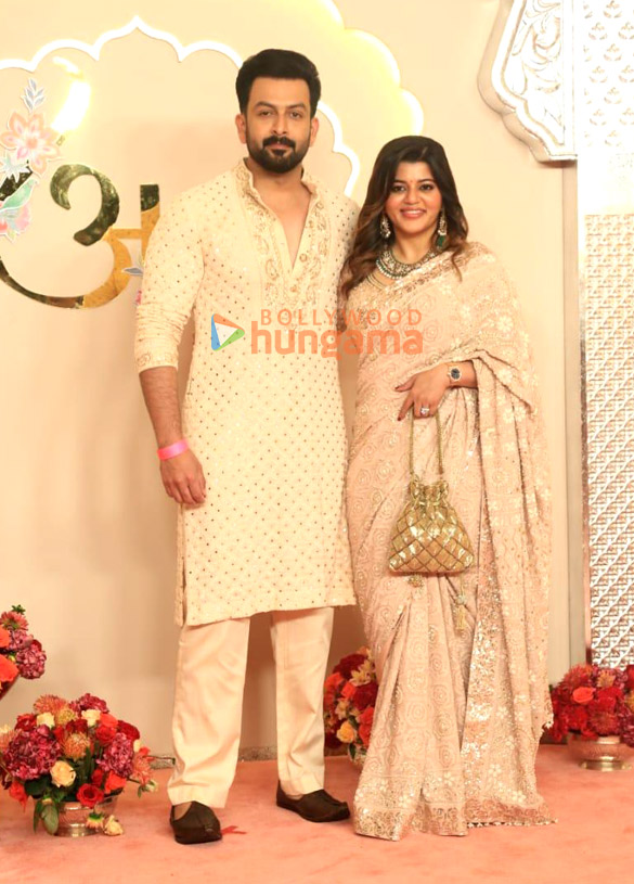 photos shah rukh khan salman khan aishwarya rai bachchan amitabh bachchan janhvi kapoor ananya panday john cena sara ali khan and others attend the wedding ceremony of anant ambani and radhika 3 photos shah rukh khan salman khan aishwarya rai bachchan amitabh bachchan janhvi kapoor ananya panday john cena sara ali khan and others attend the wedding ceremony of anant ambani and radhika 3