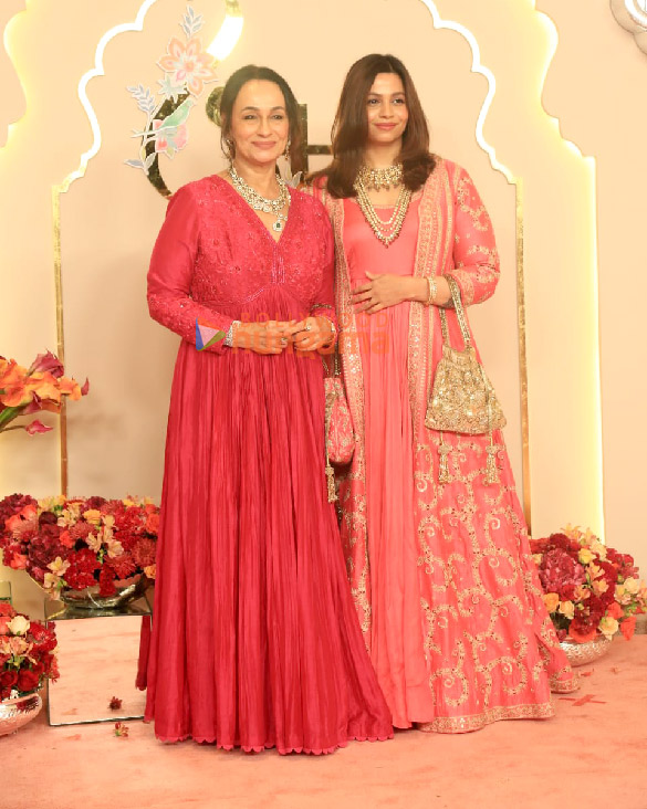 photos shah rukh khan salman khan ananya panday john cena sara ali khan and others attend the wedding ceremony of anant ambani and radhika merchant 1137 3
