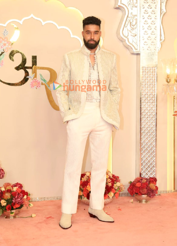 photos shah rukh khan salman khan ananya panday john cena sara ali khan and others attend the wedding ceremony of anant ambani and radhika merchant 947 3 photos shah rukh khan salman khan ananya panday john cena sara ali khan and others attend the wedding ceremony of anant ambani and radhika merchant 947 3