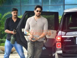 Photos: Sidharth Malhotra snapped in Andheri