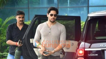 Photos: Sidharth Malhotra snapped in Andheri