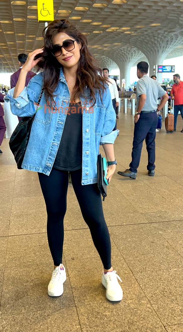 photos sonu sood and chitrangda singh snapped at the airport 4