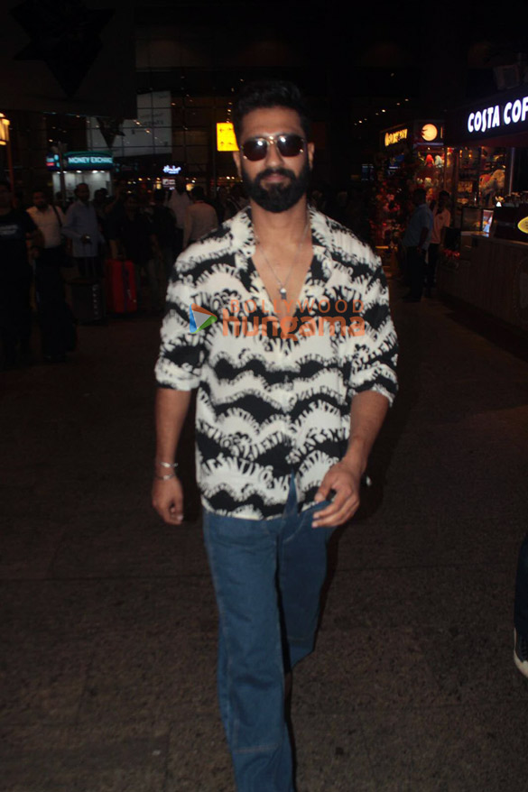 Photos: Sidharth Malhotra, Kiara Advani, Vicky Kaushal and others snapped at the airport Photos: Sidharth Malhotra, Kiara Advani, Vicky Kaushal and others snapped at the airport