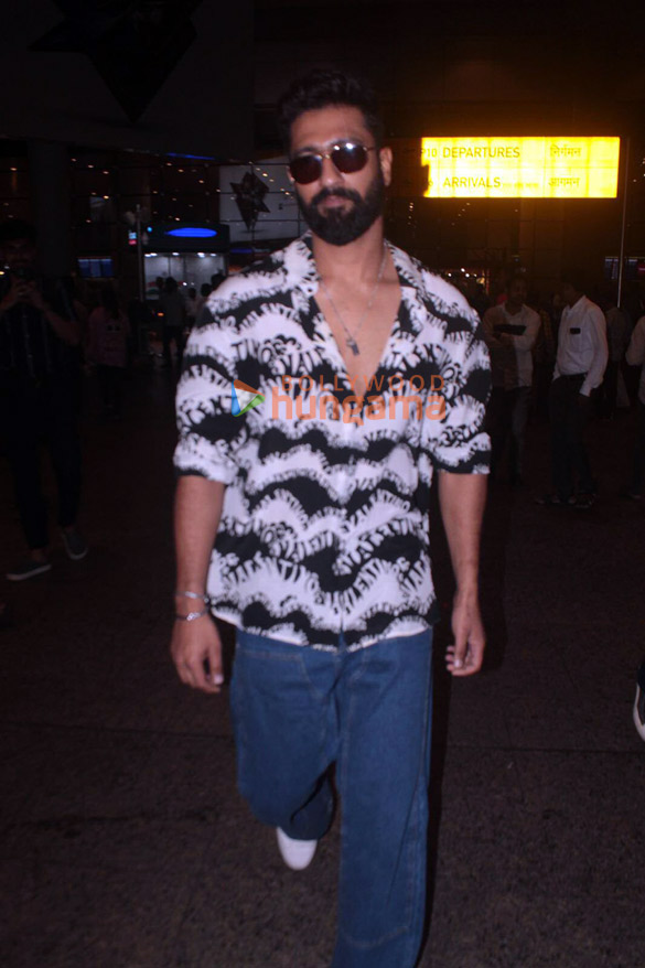 photos vicky kaushal snapped at the airport 3 5