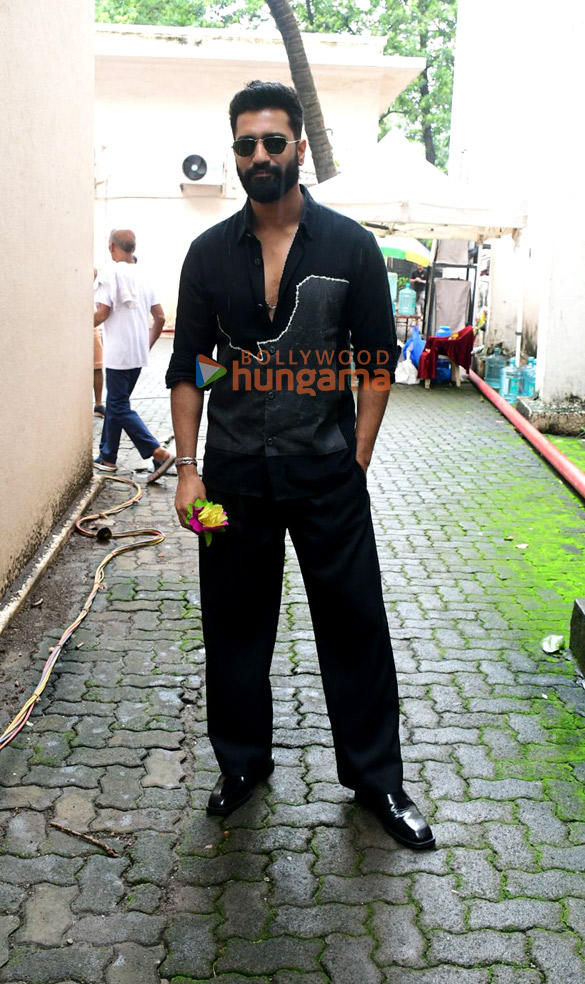 photos vicky kaushal snapped outside mehboob studios 3