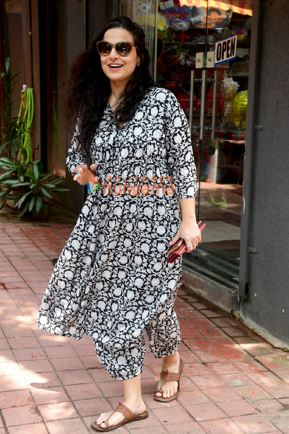 photos vidya balan snapped in bandra 1 3