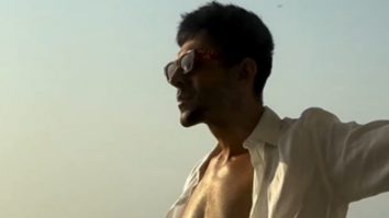 Too hot to handle! Kartik Aaryan flaunts his perfect abs