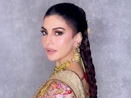 The glam look is absolutely mesmerizing! Jacqueline Fernandez