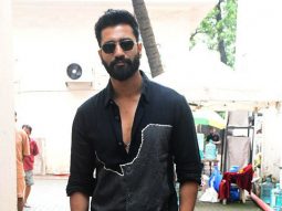 Hotness alert! Vicky Kaushal looks absolutely dreamy in black
