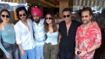 It’s lunch time for Team ‘Khel Khel Mein’ as they pose together for paps