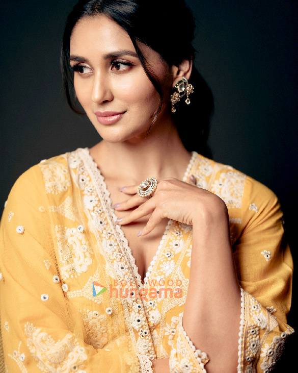nikita dutta 1 122