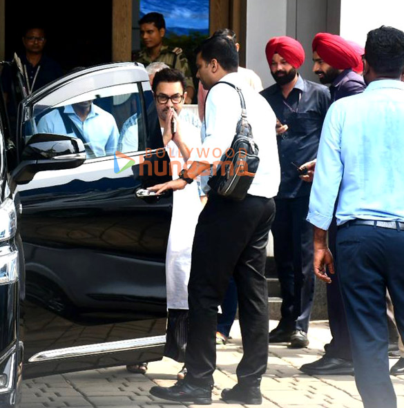 Photos: Aamir Khan snapped at Kalina airport Photos: Aamir Khan snapped at Kalina airport