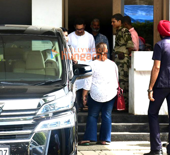 photos aamir khan snapped at kalina airport 3 4