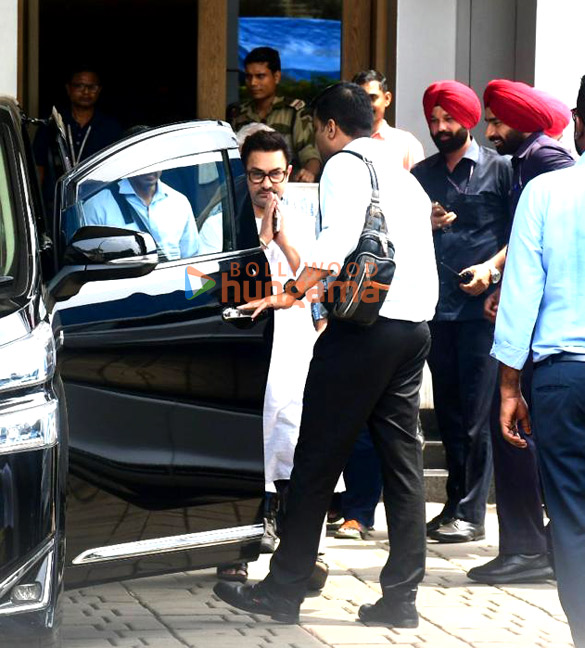 photos aamir khan snapped at kalina airport 4 4
