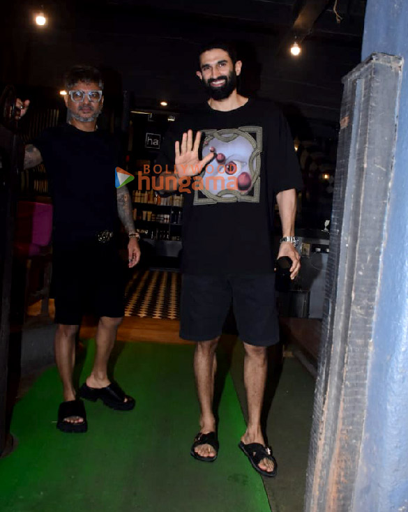 photos aditya roy kapur snapped at a salon 3