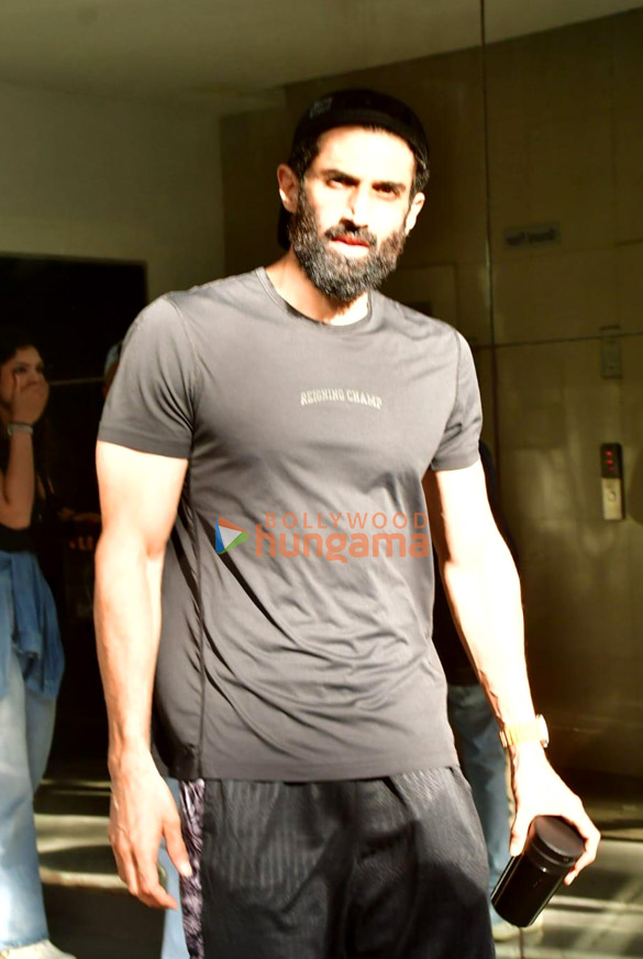 photos aditya roy kapur snapped in andheri 2 3