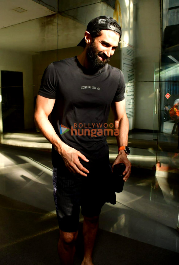 photos aditya roy kapur snapped in andheri 4 3