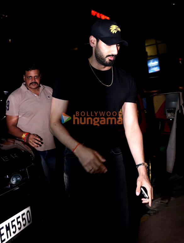 photos ahan shetty snapped in bandra 1