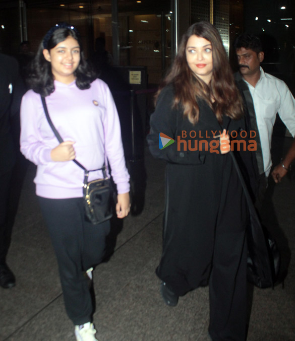 photos aishwarya rai bachchan and aaradhya bachchan snapped at the airport 1