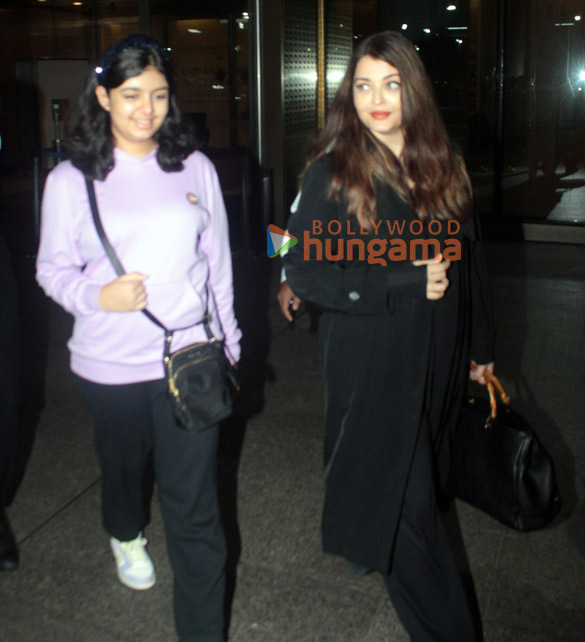 photos aishwarya rai bachchan and aaradhya bachchan snapped at the airport 3