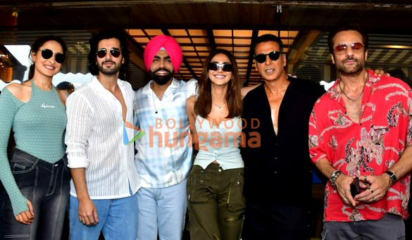 Photos: Akshay Kumar, Fardeen Khan, Vaani Kapoor, Ammy Virk and team Khel Khel Mein snapped during promotions Photos: Akshay Kumar, Fardeen Khan, Vaani Kapoor, Ammy Virk and team Khel Khel Mein snapped during promotions