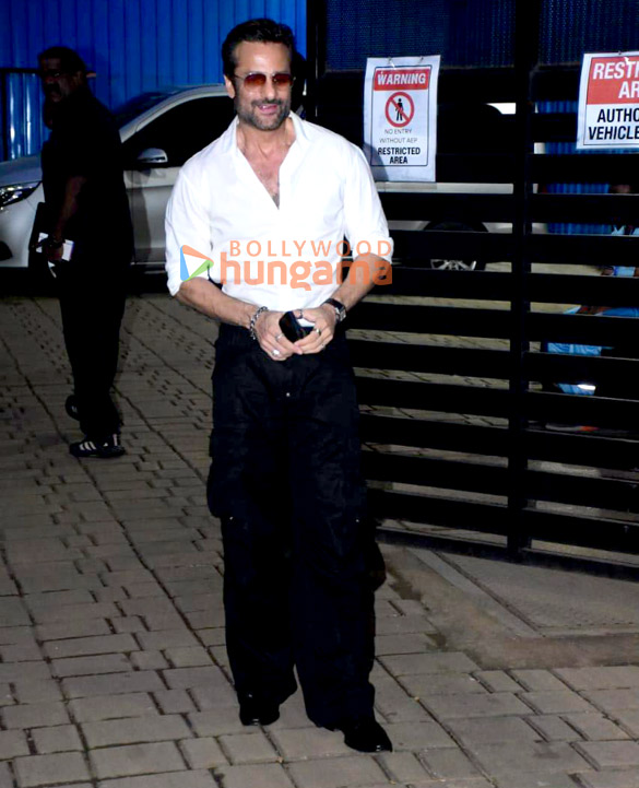 photos akshay kumar fardeen khan vaani kapoor and the team of khel khel mein snapped at kalina airport 7