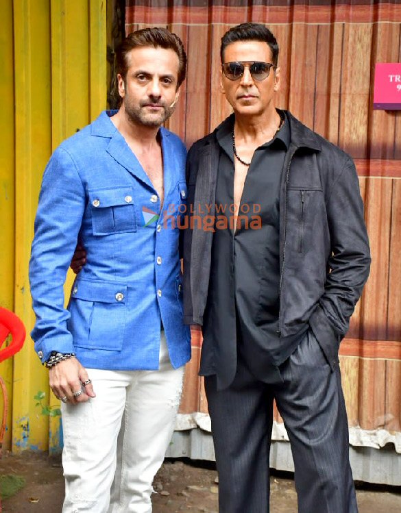 Photos: Akshay Kumar, Vaani Kapoor, Fardeen Khan and team Khel Khel Mein snapped on the sets of Bigg Boss Marathi