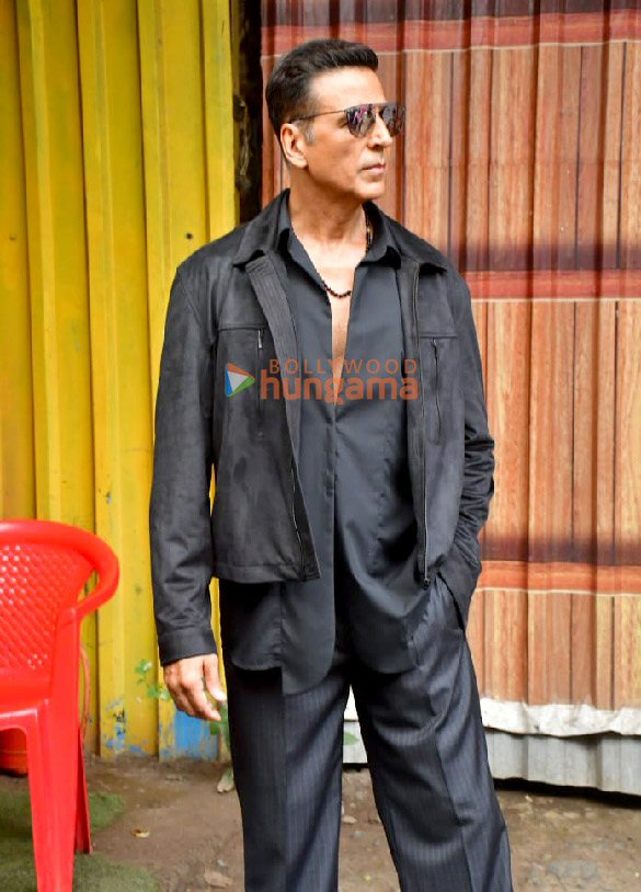 photos akshay kumar vaani kapoor fardeen khan and team khel khel mein snapped on the sets of bigg boss marathi 5
