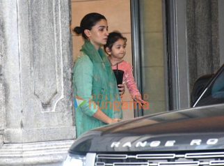 Photos: Alia Bhatt, Kareena Kapoor Khan, Neetu Singh and others snapped at Randhir Kapoor’s house in Bandra for Rakshabandhan 2024