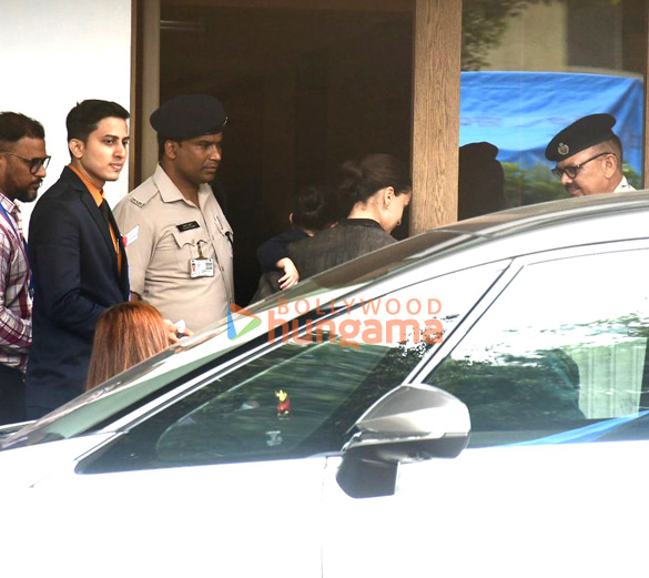 photos alia bhatt and soni razdan snapped at kalina airport 3